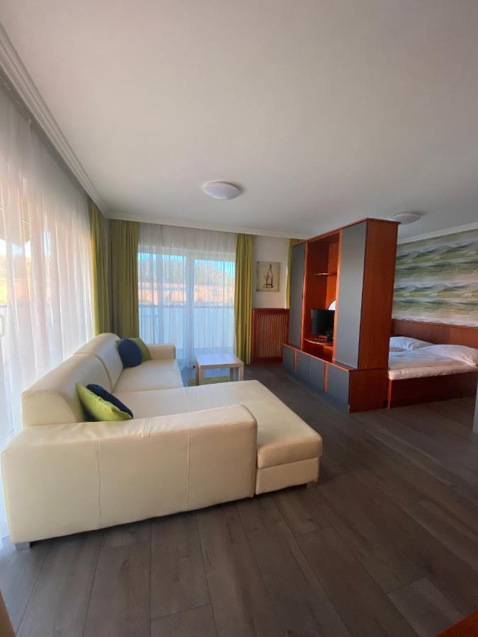 Cafe Relax Apartments Heviz Exterior photo